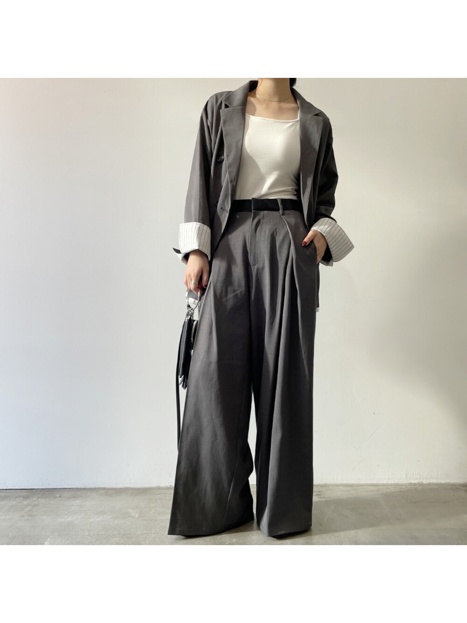 JP｜皮革腰頭打褶西裝褲/炭灰