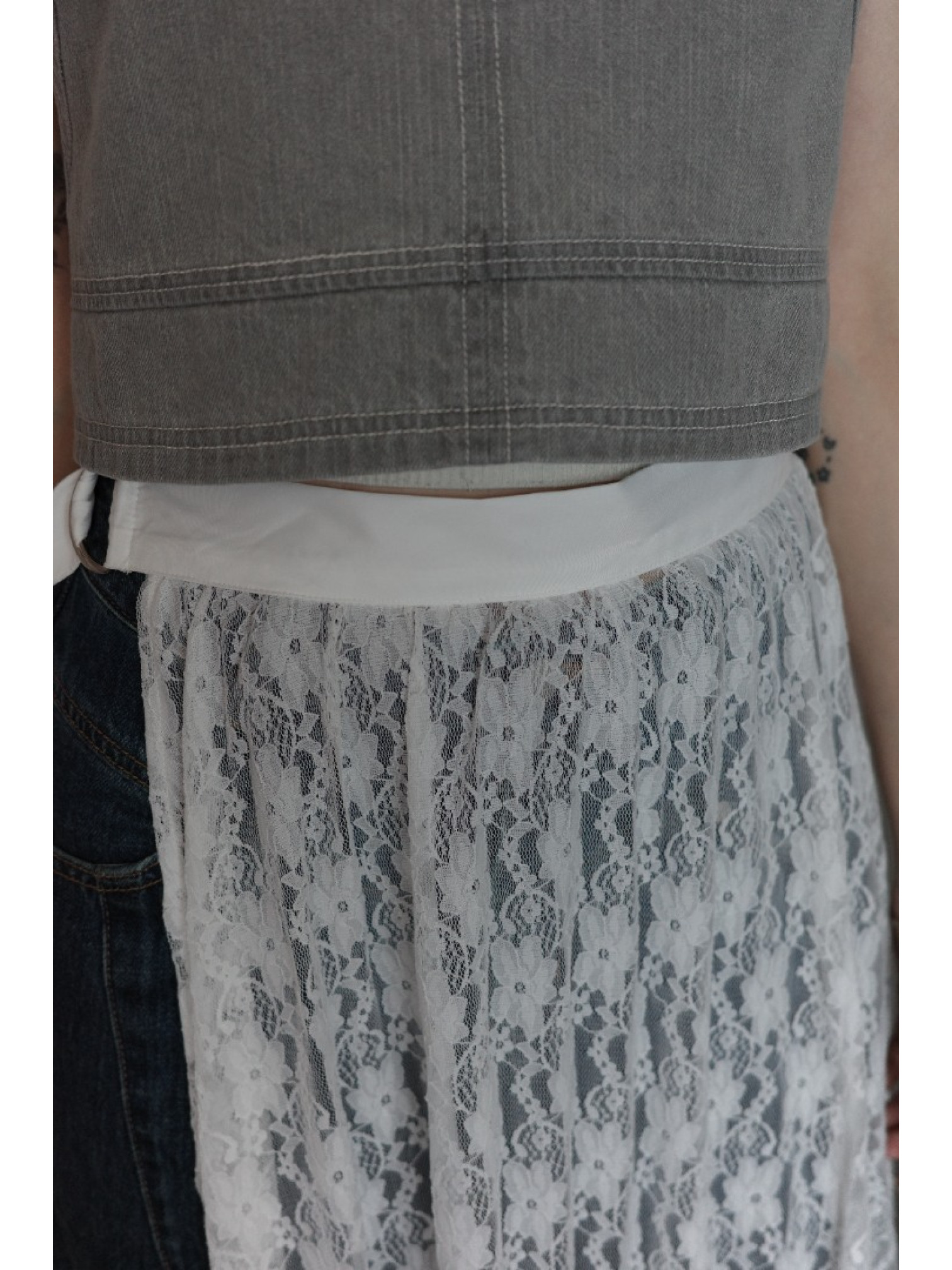 🇯🇵蕾絲透膚半身裙外罩/黑