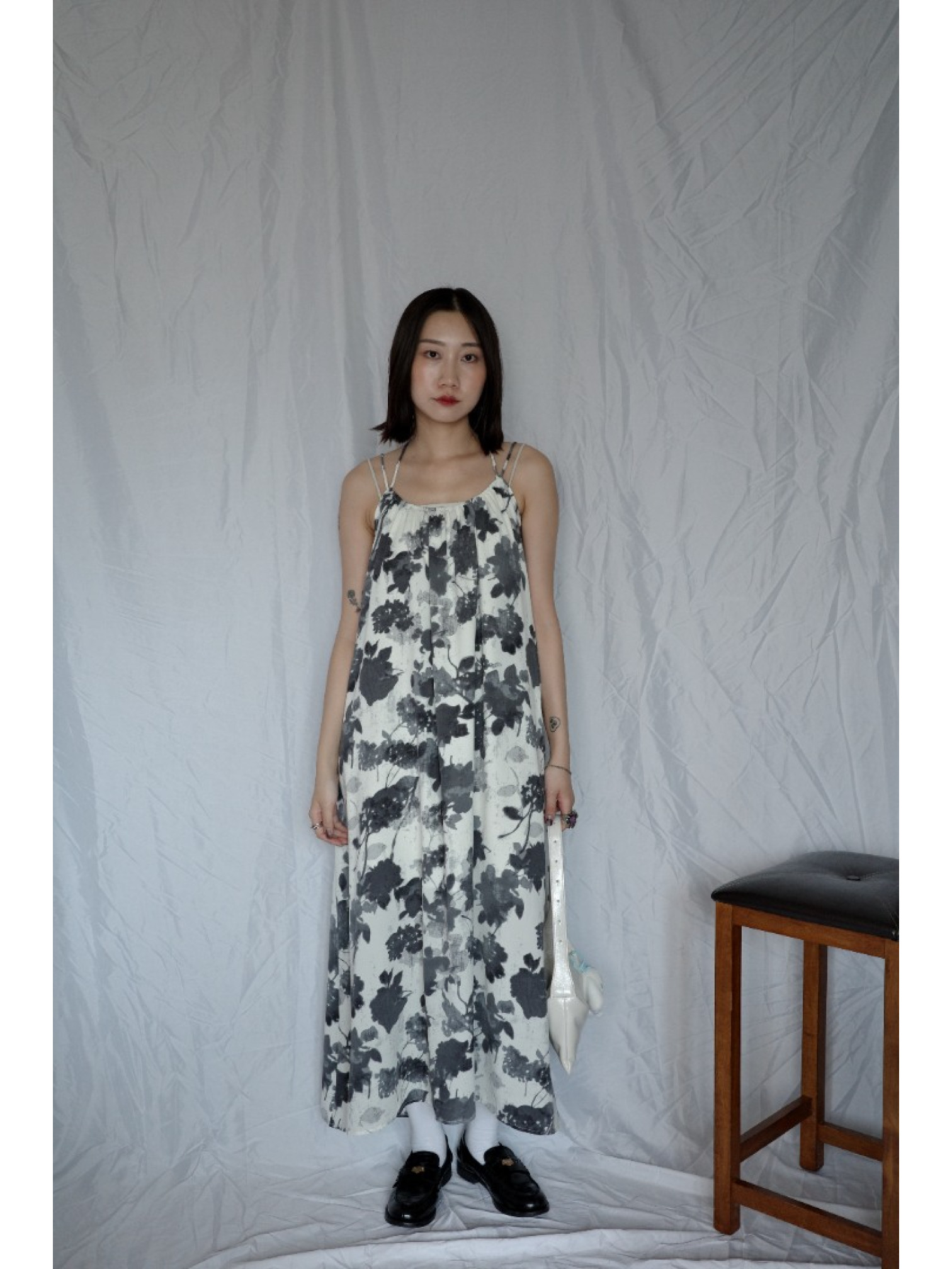 🇯🇵藝術感花花吊帶洋裝/灰