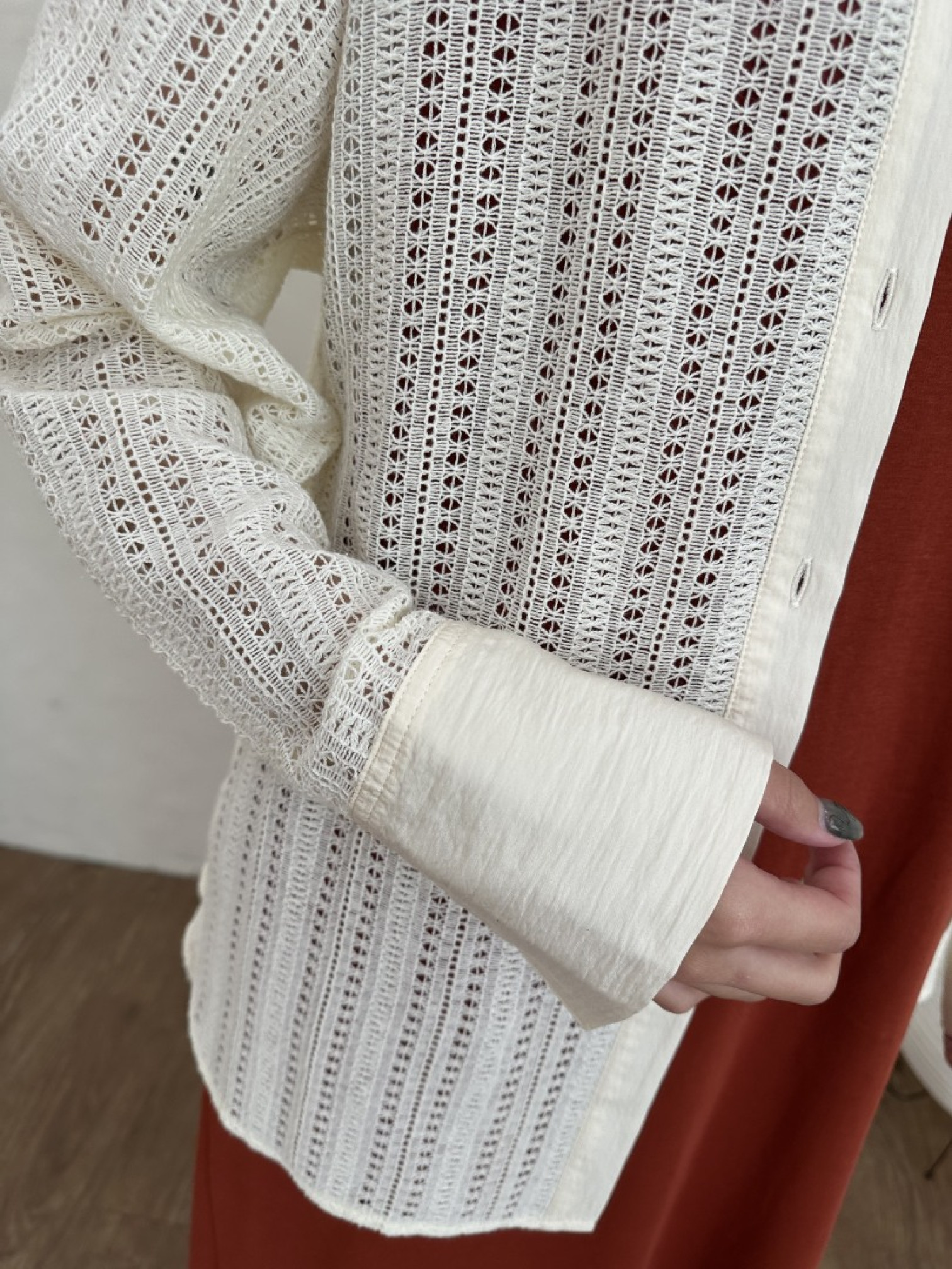 🇯🇵中山領雕花長袖襯衫/米&黑