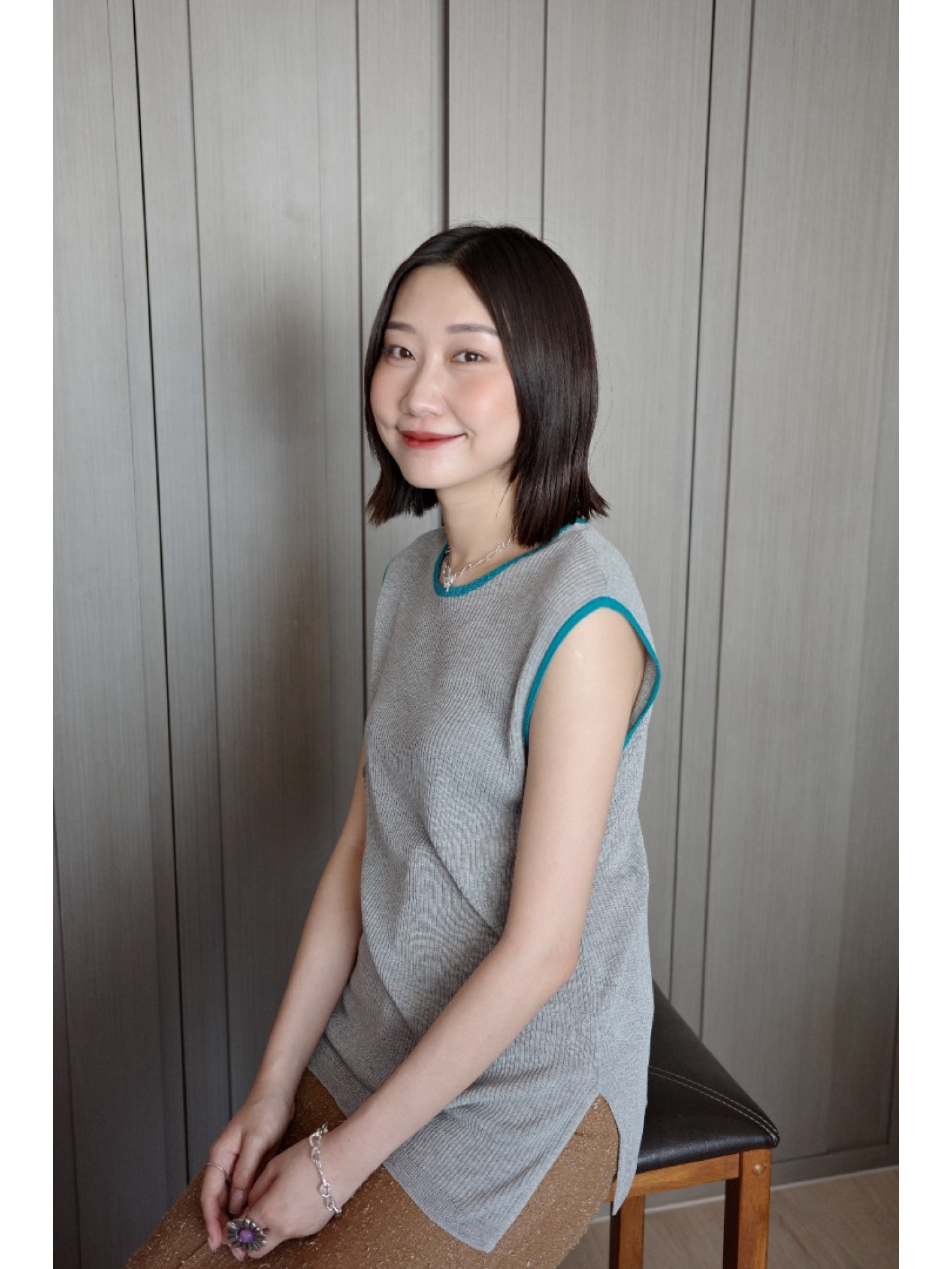 🇯🇵質感滾邊撞色針織背心/炭灰