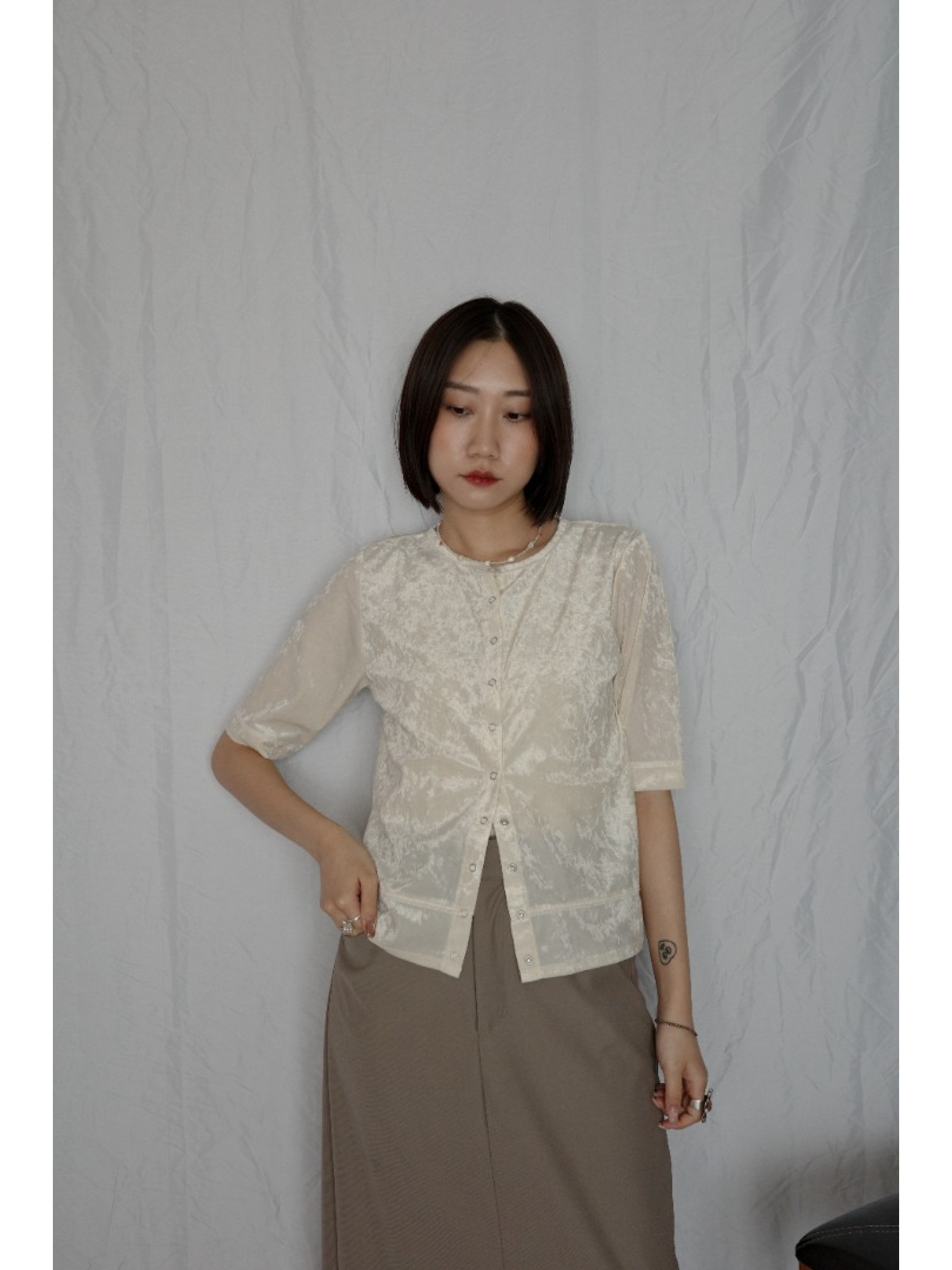 JP｜天鵝絨透視五分袖上衣/米