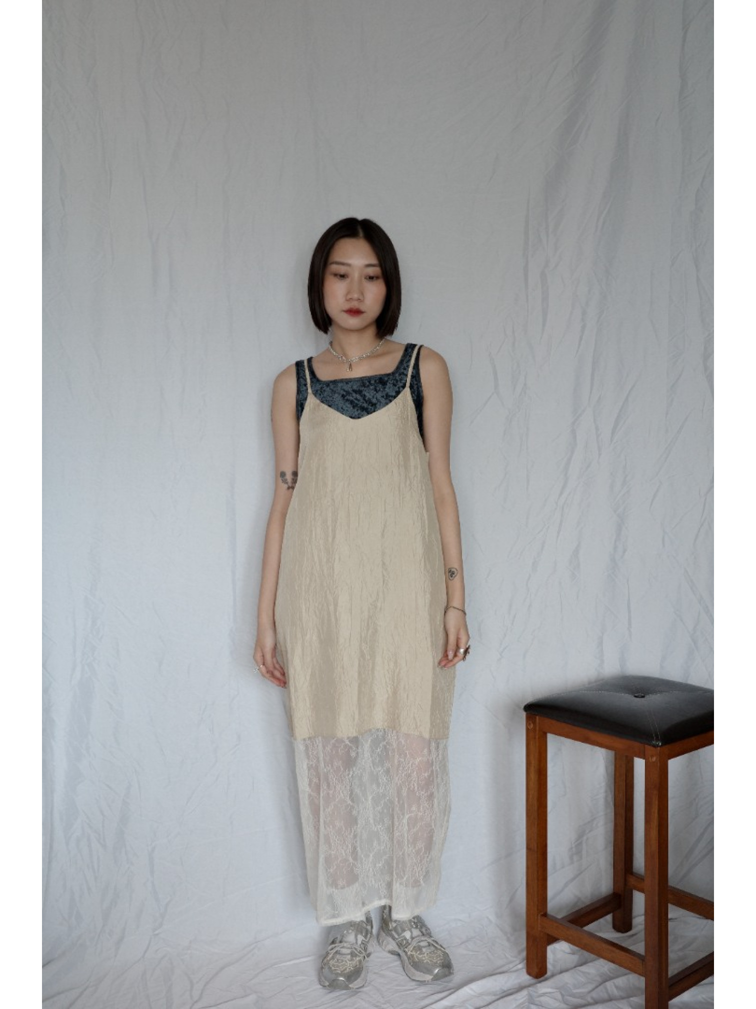 JP｜薄紗蕾絲接拼吊帶洋裝/黑