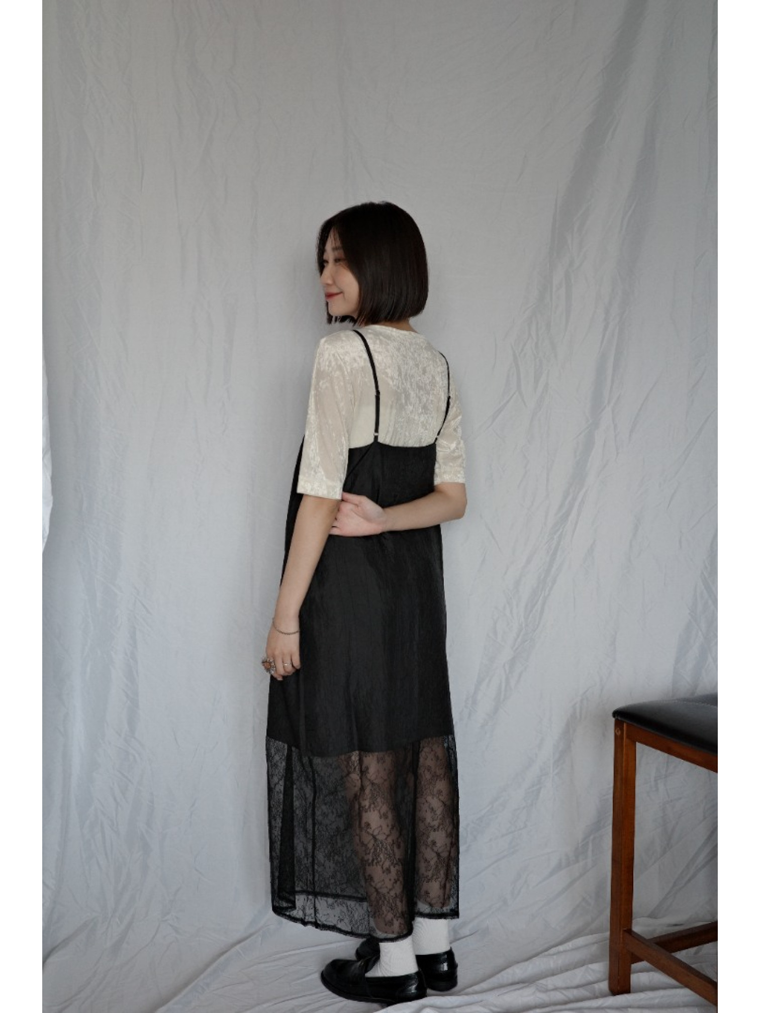 JP｜薄紗蕾絲接拼吊帶洋裝/黑