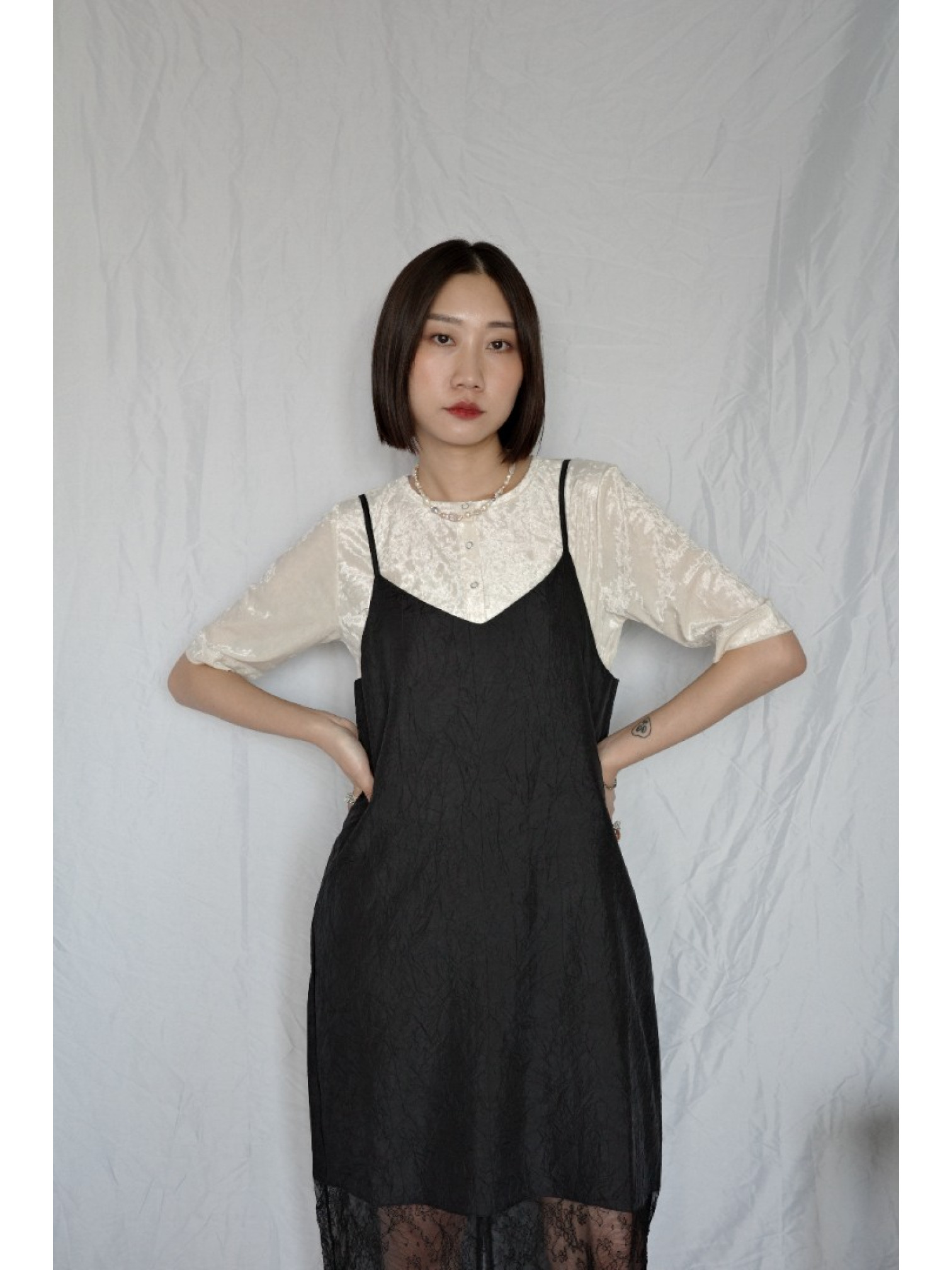 JP｜薄紗蕾絲接拼吊帶洋裝/黑