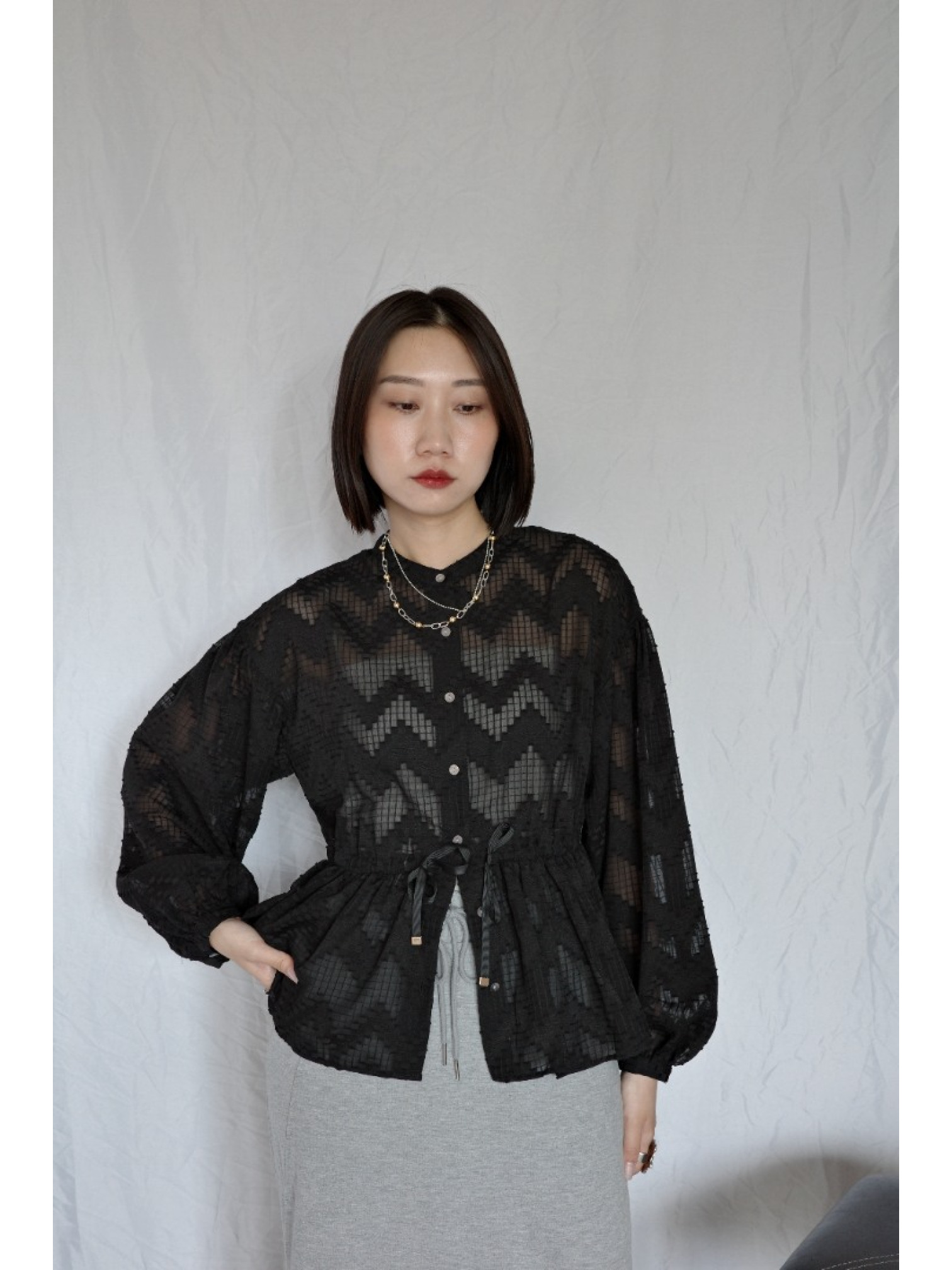 JP｜幾何提花透視上衣/黑