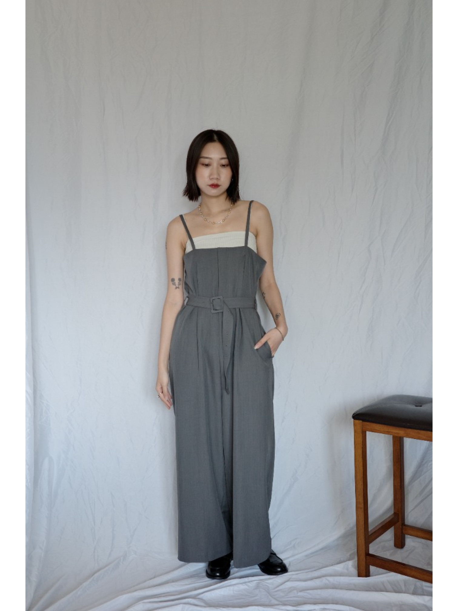JP｜時髦立體剪裁吊帶褲/炭灰