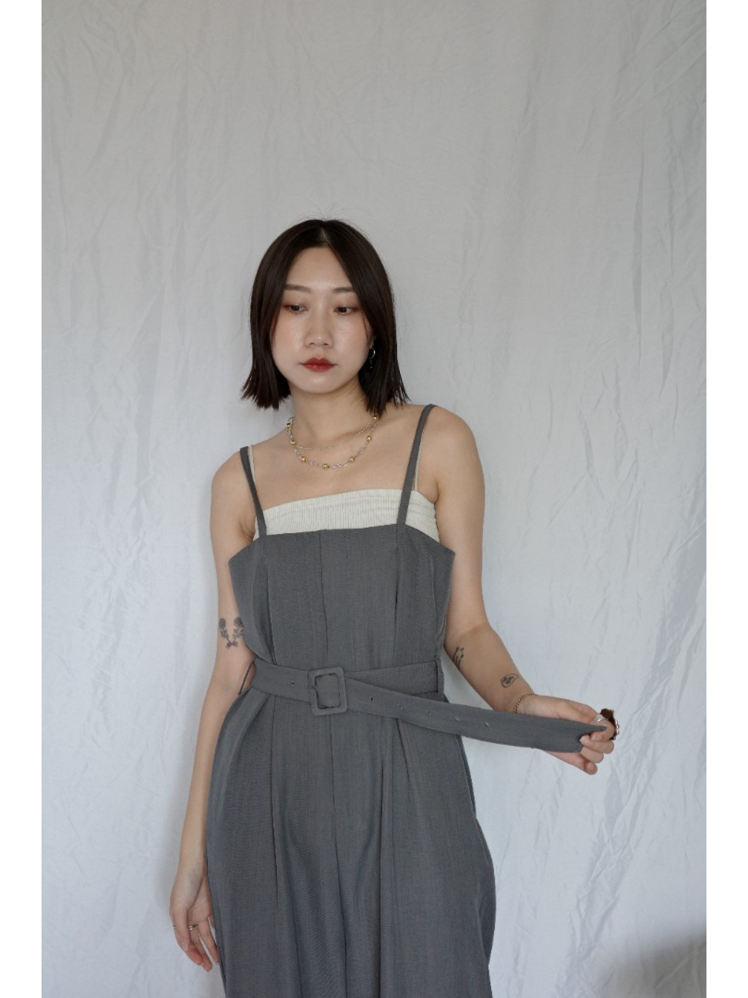JP｜時髦立體剪裁吊帶褲/炭灰