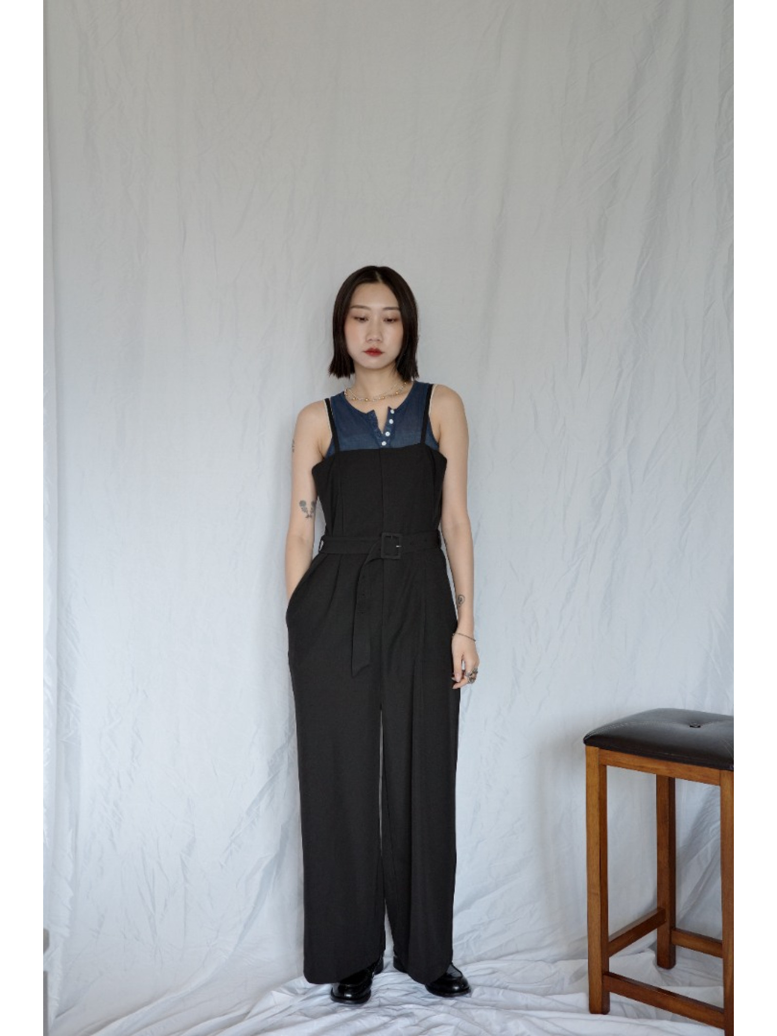 JP｜時髦立體剪裁吊帶褲/黑