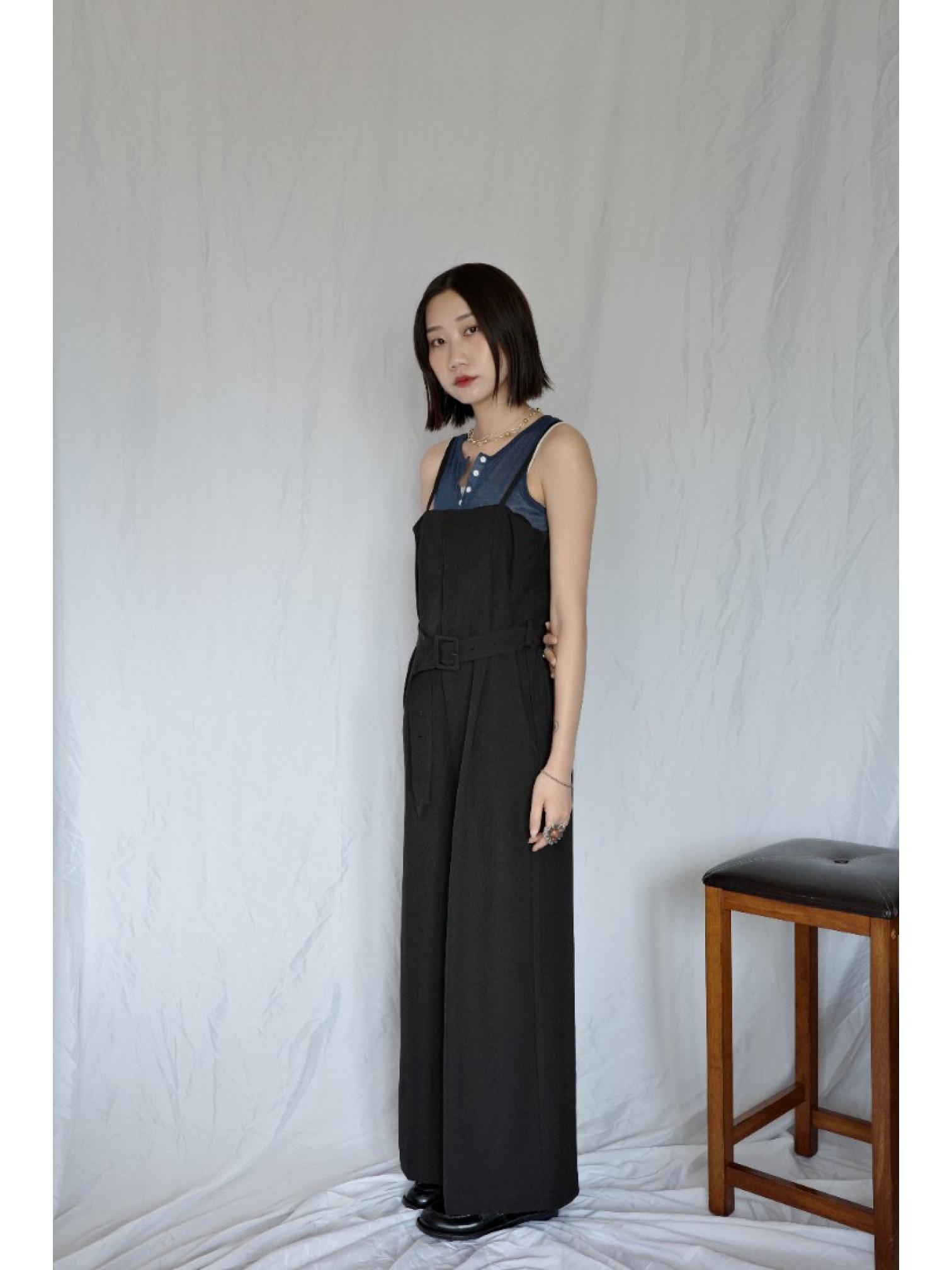 JP｜時髦立體剪裁吊帶褲/黑