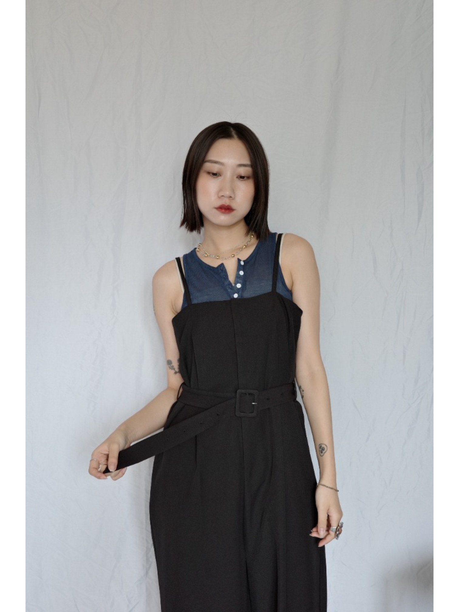 JP｜時髦立體剪裁吊帶褲/黑