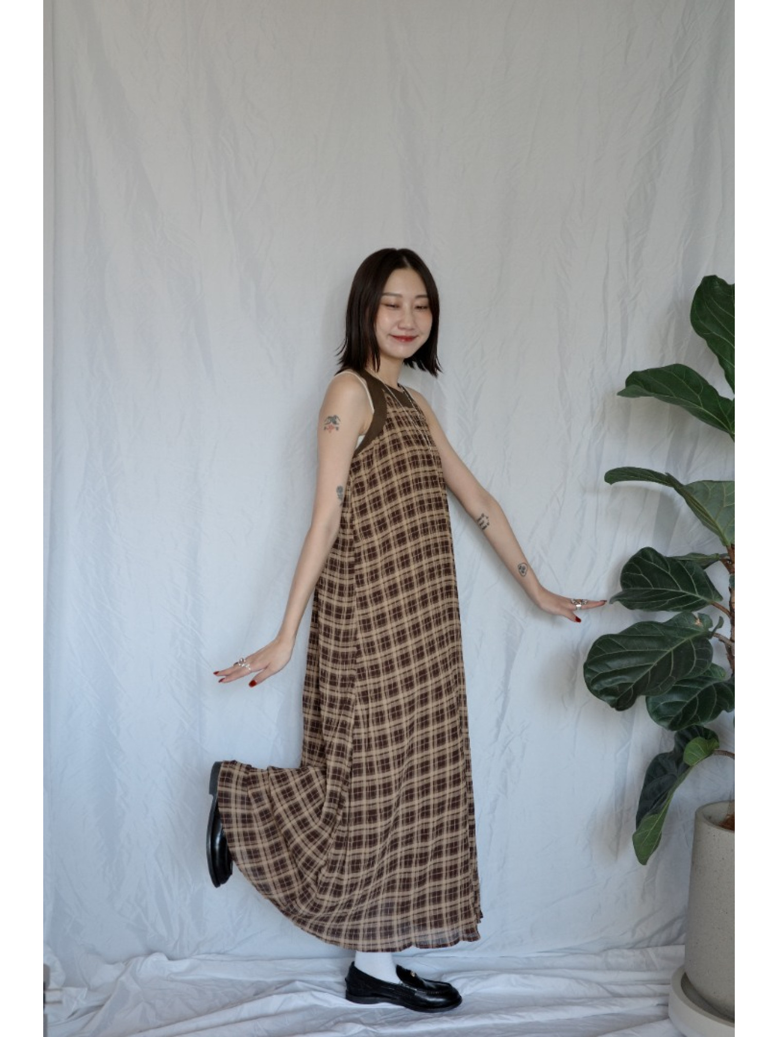 JP｜超Q削肩格紋洋裝/棕M