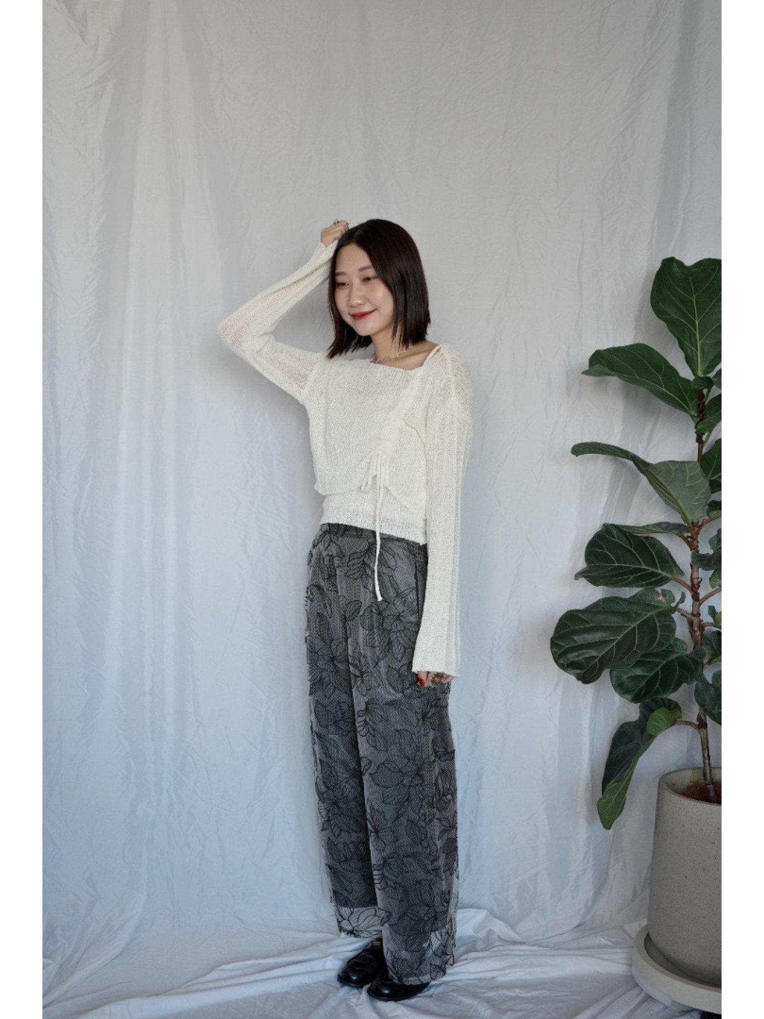 JP｜薄紗花卉刺繡直筒褲/黑