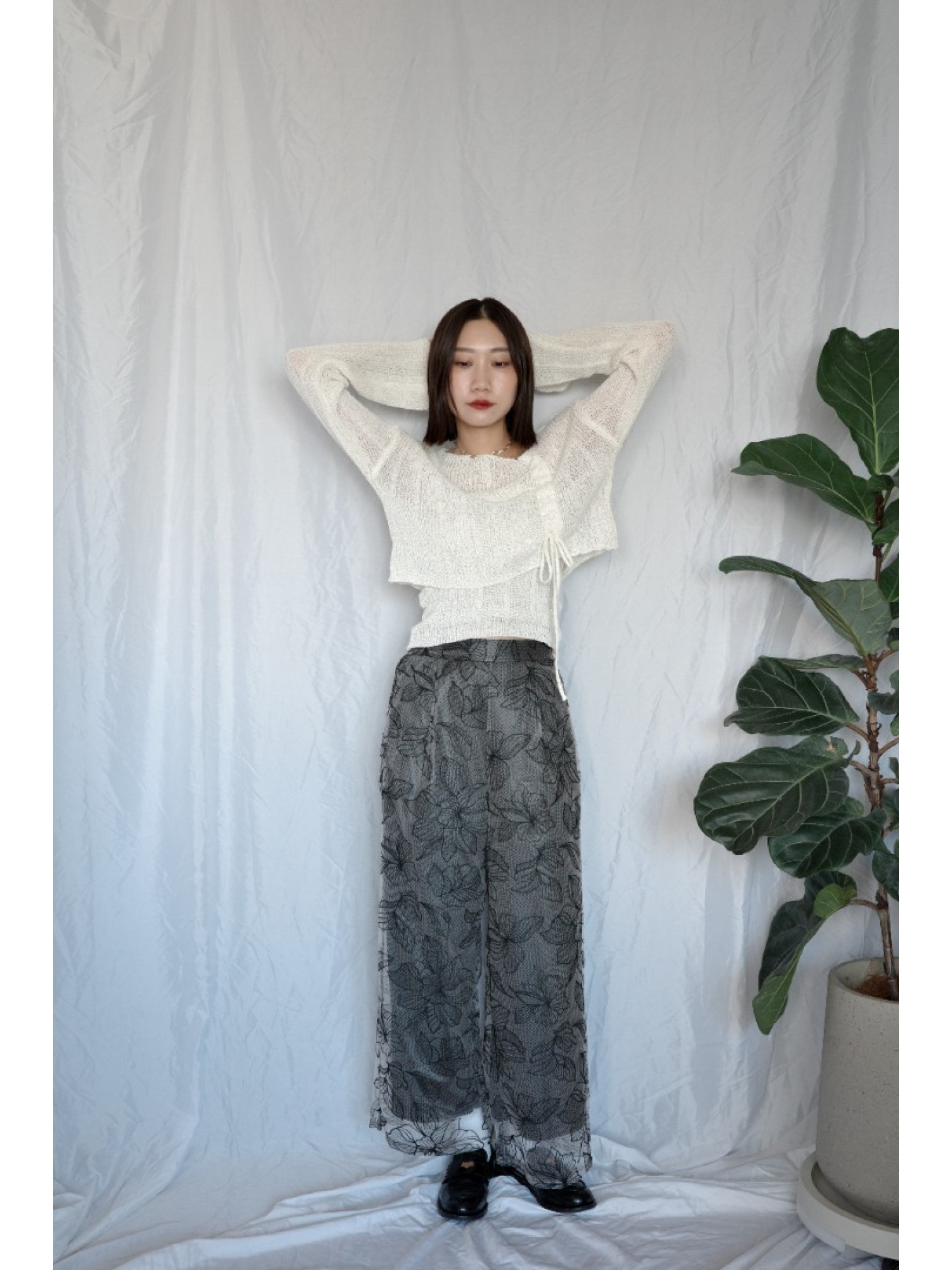 JP｜薄紗花卉刺繡直筒褲/黑