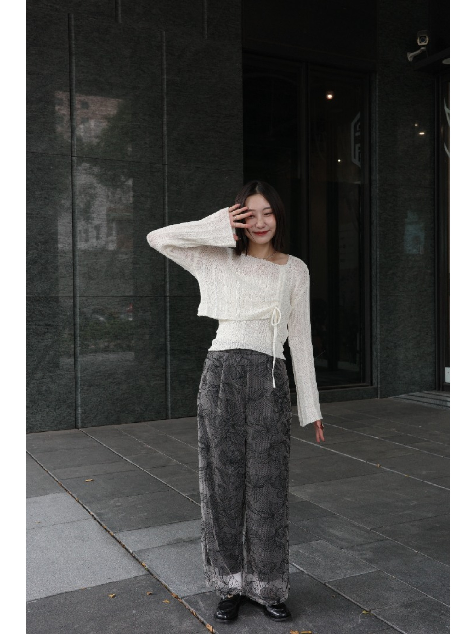 JP｜薄紗花卉刺繡直筒褲/黑