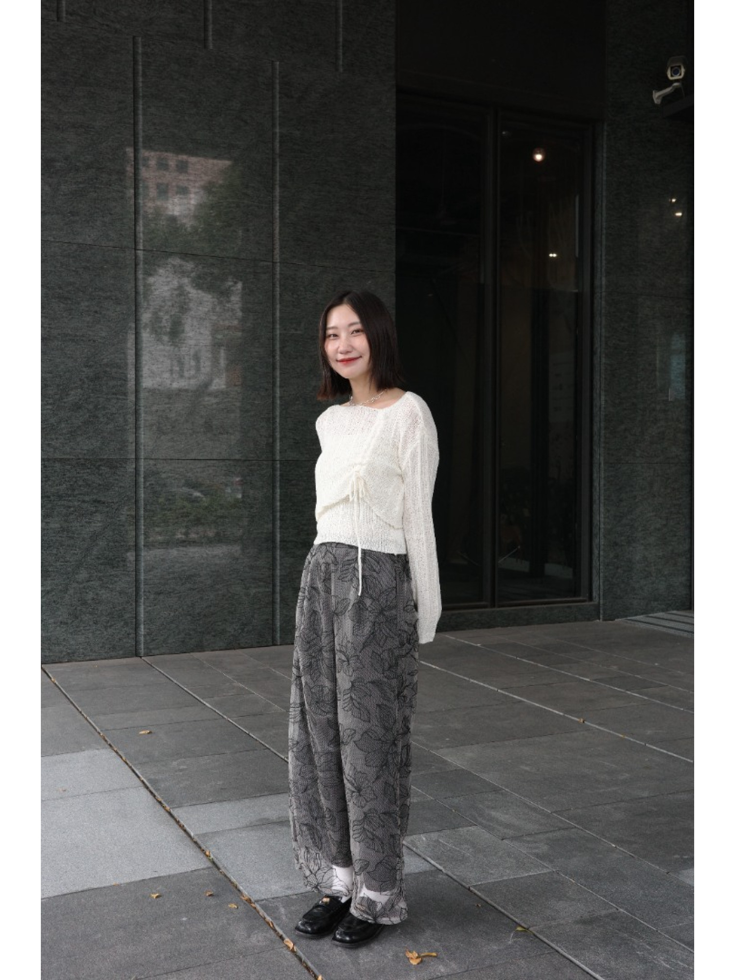 JP｜薄紗花卉刺繡直筒褲/黑