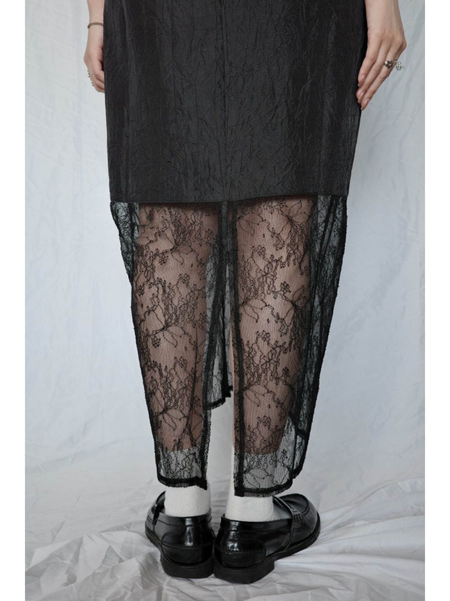 JP｜薄紗蕾絲接拼吊帶洋裝/黑