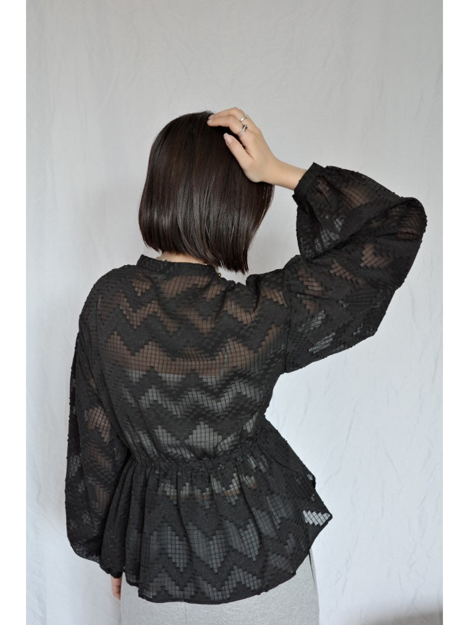 JP｜幾何提花透視上衣/黑