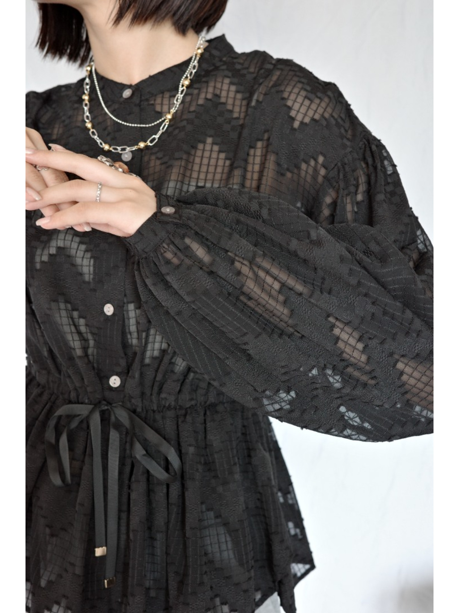 JP｜幾何提花透視上衣/黑