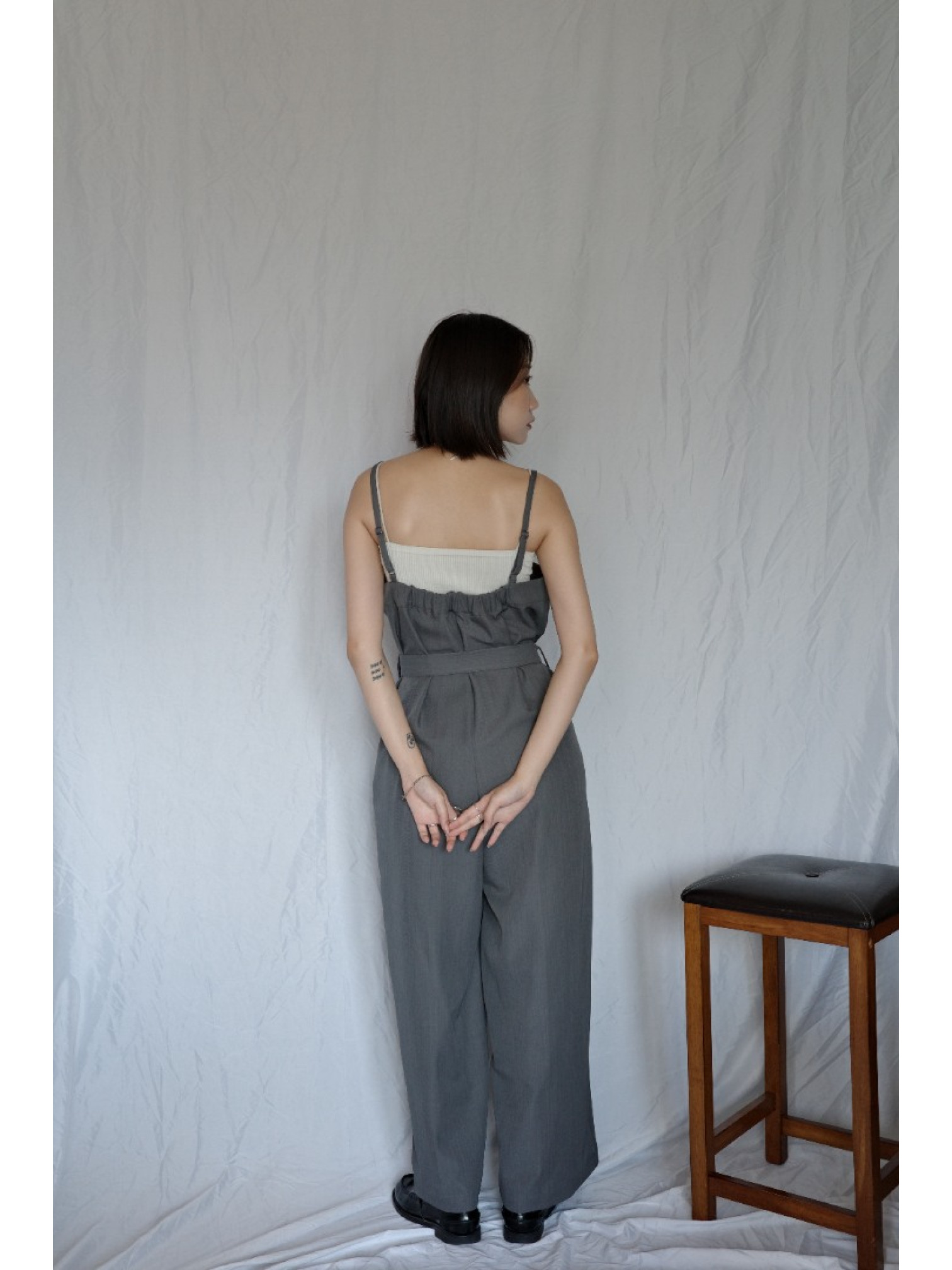 JP｜時髦立體剪裁吊帶褲/炭灰