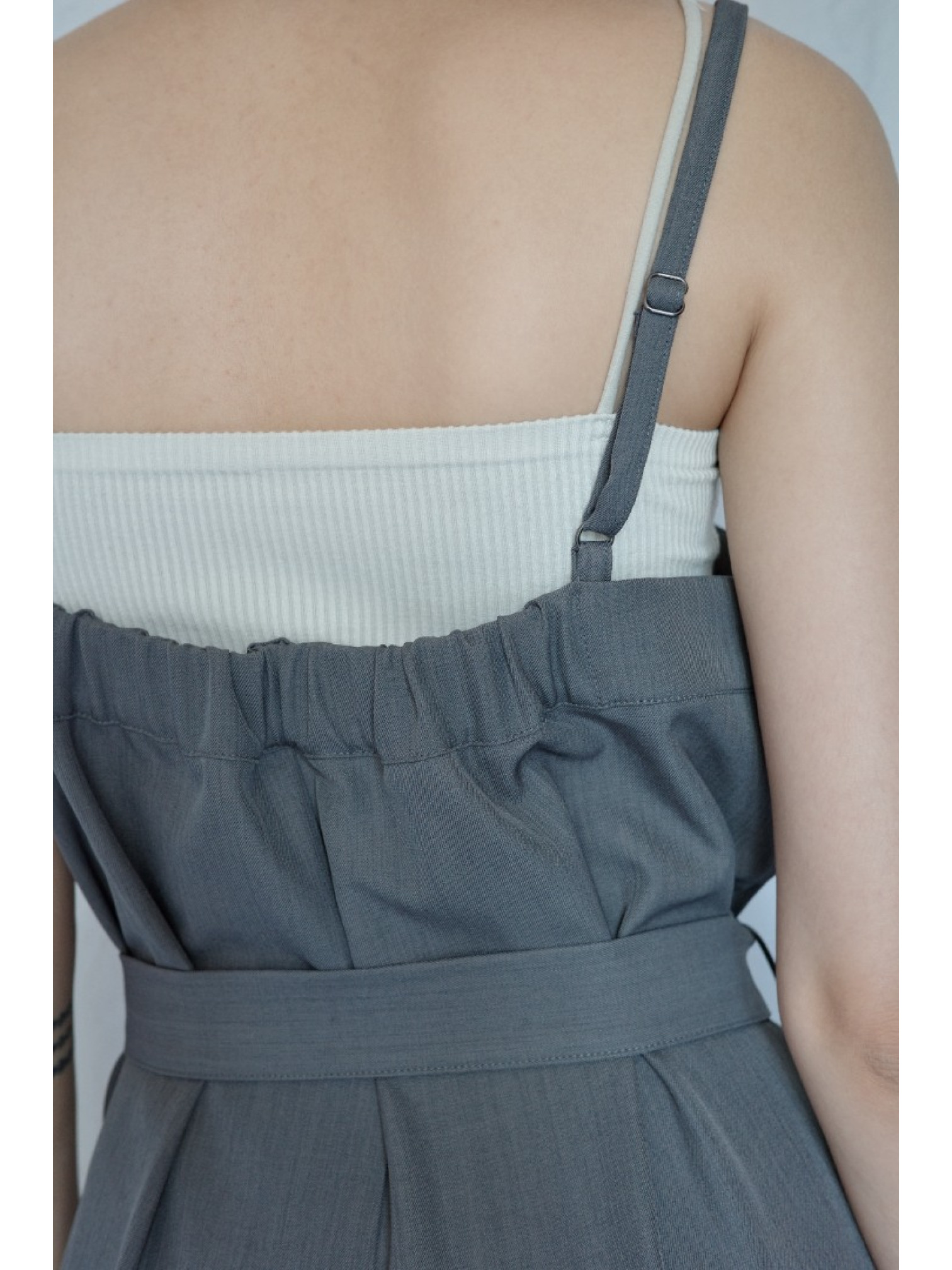 JP｜時髦立體剪裁吊帶褲/炭灰