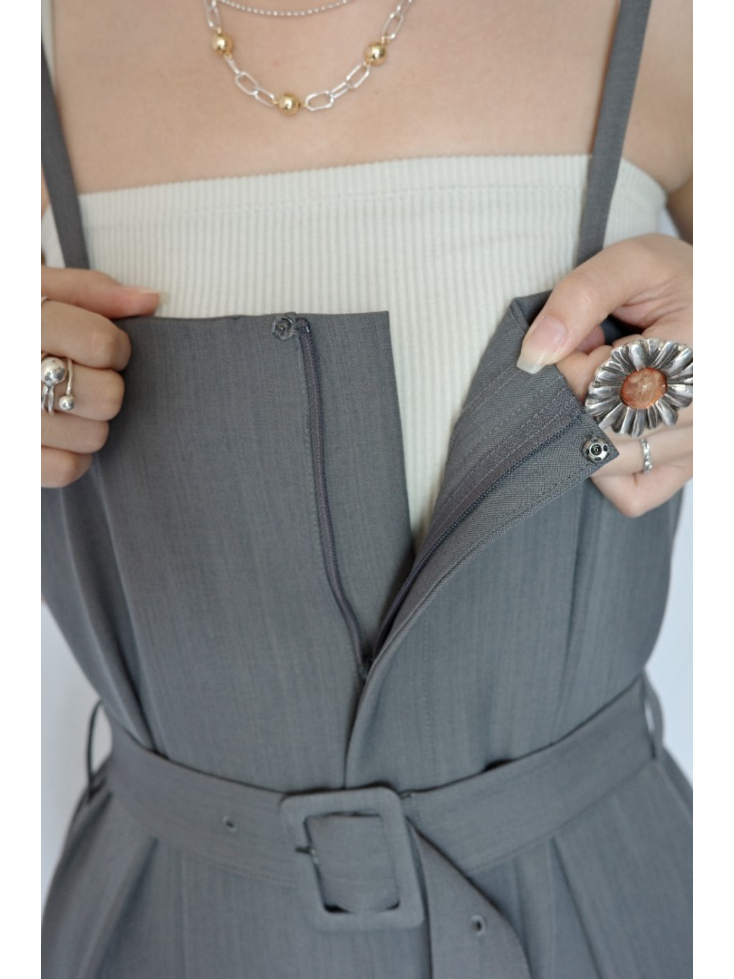 JP｜時髦立體剪裁吊帶褲/炭灰