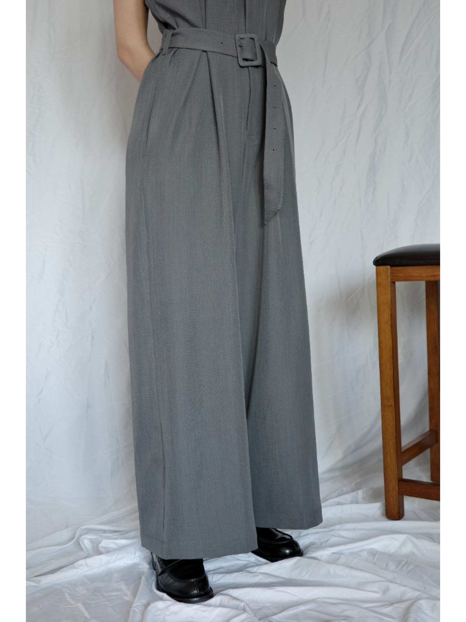JP｜時髦立體剪裁吊帶褲/炭灰
