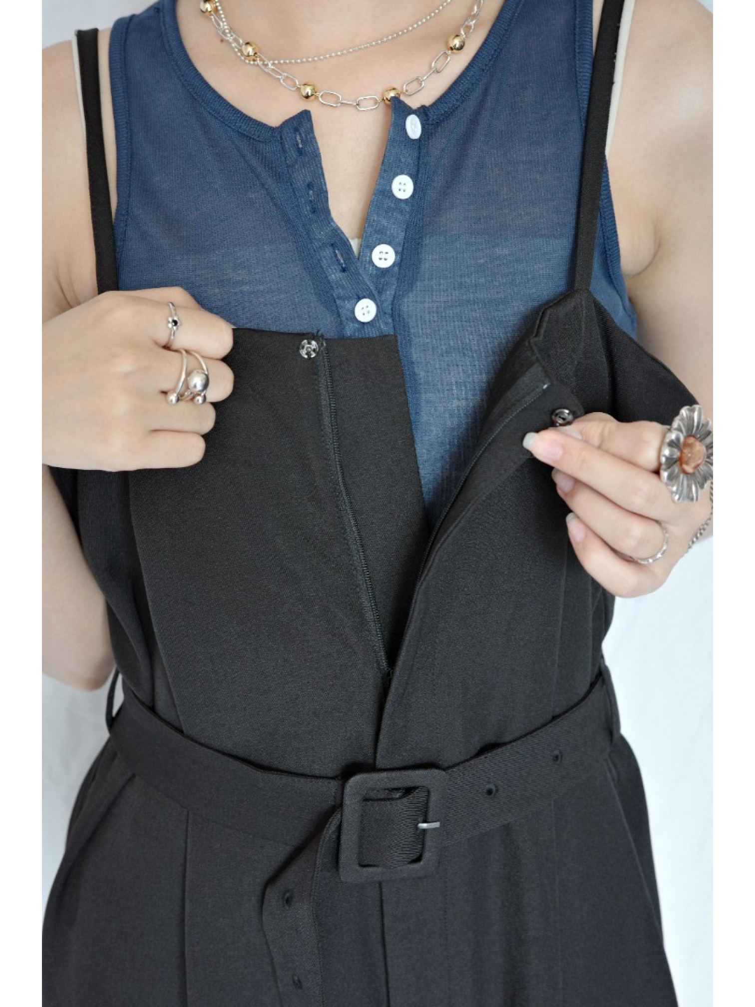 JP｜時髦立體剪裁吊帶褲/黑