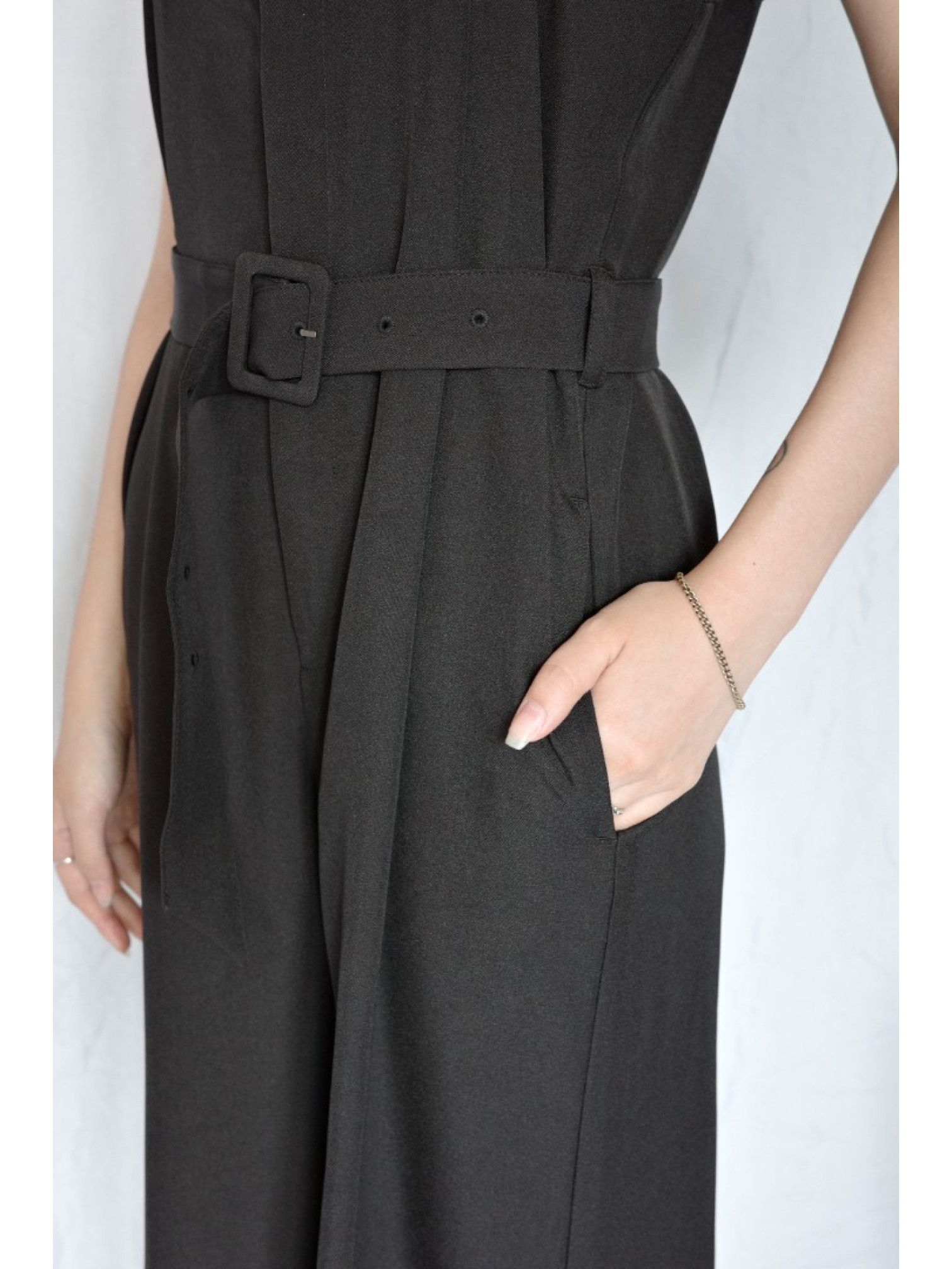 JP｜時髦立體剪裁吊帶褲/黑