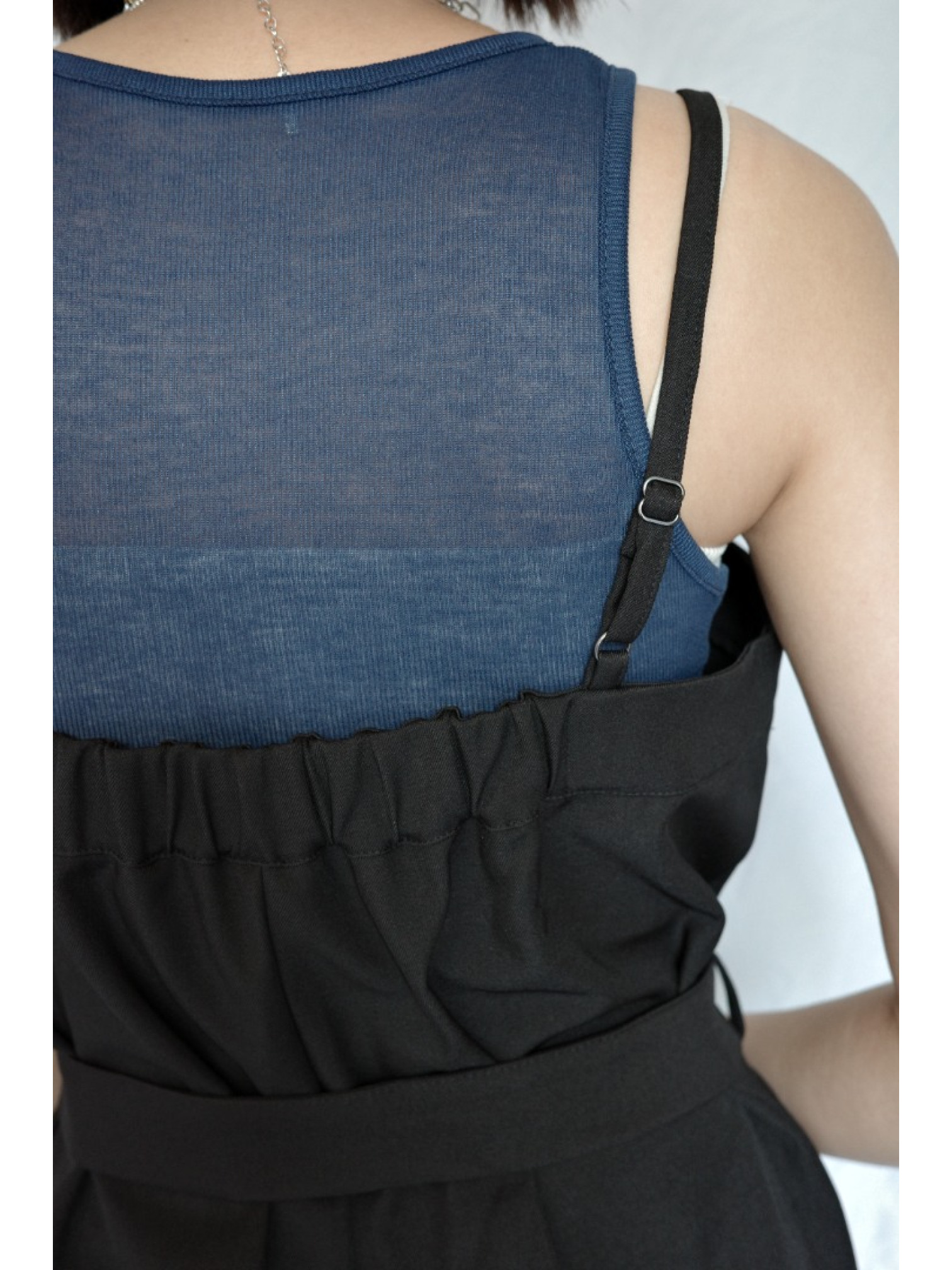 JP｜時髦立體剪裁吊帶褲/黑