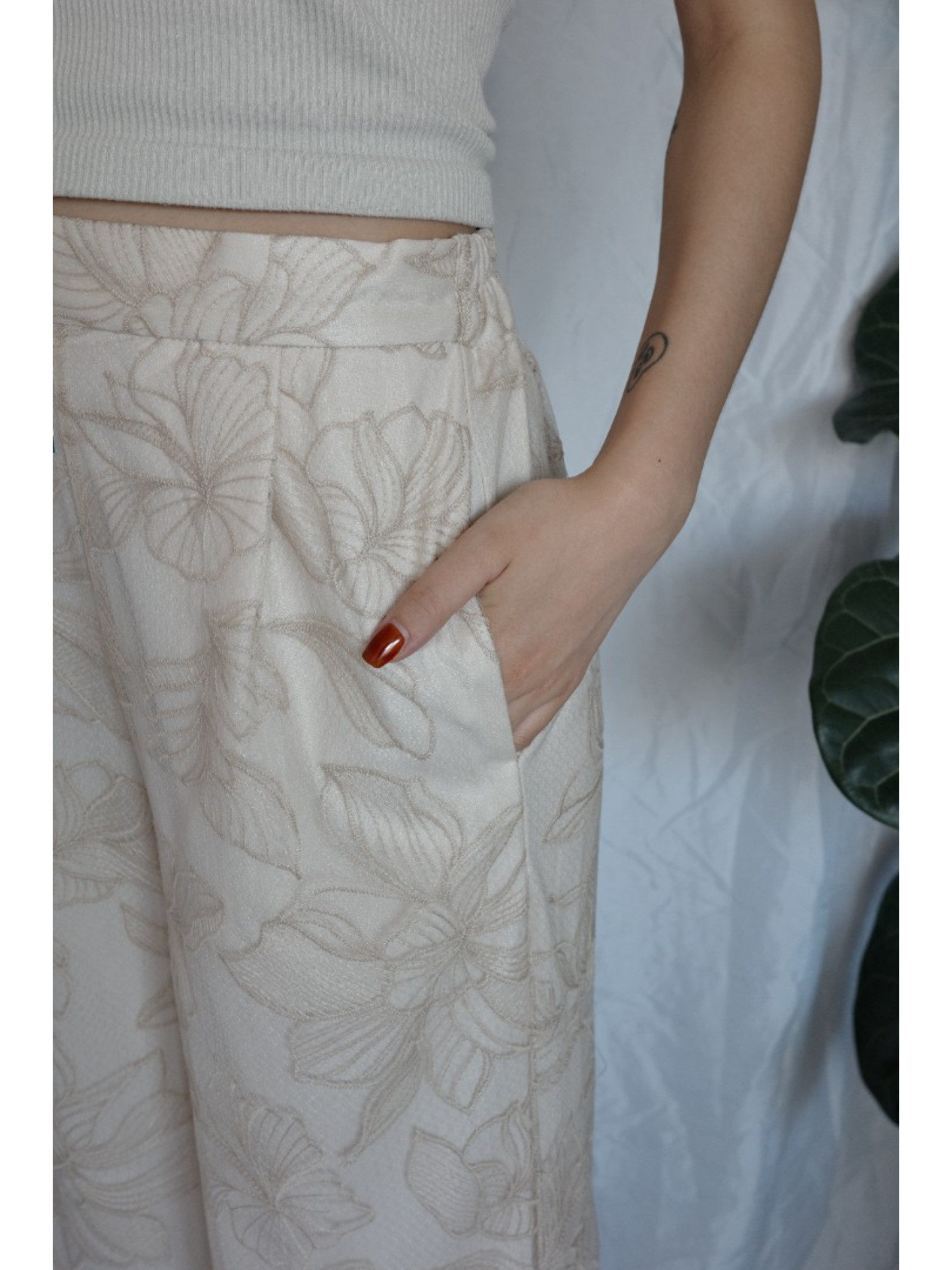 JP｜薄紗花卉刺繡直筒褲/米