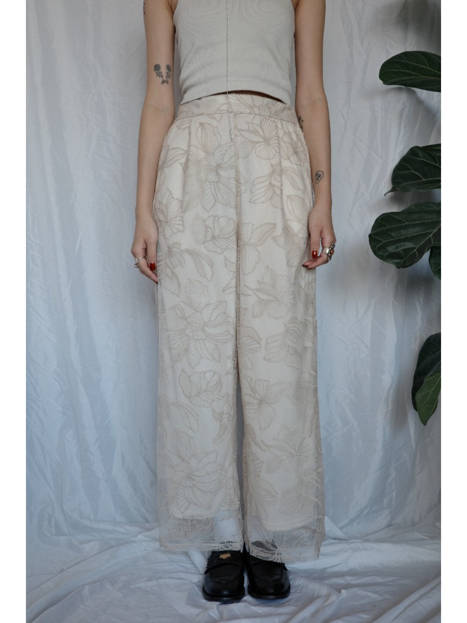 JP｜薄紗花卉刺繡直筒褲/米