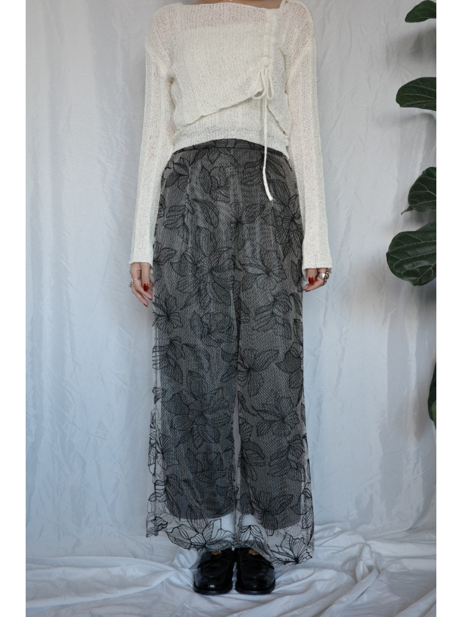 JP｜薄紗花卉刺繡直筒褲/黑