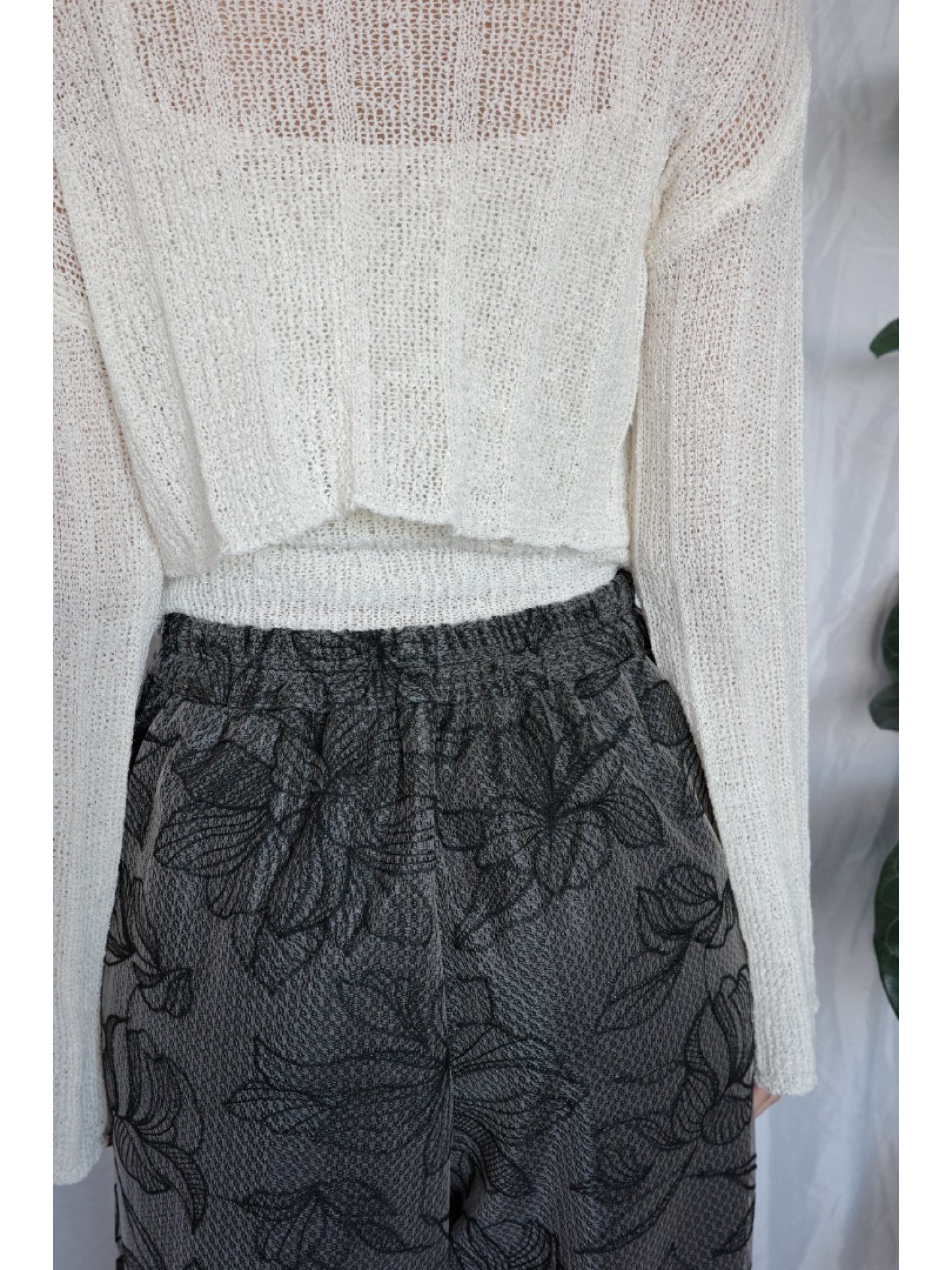 JP｜薄紗花卉刺繡直筒褲/黑