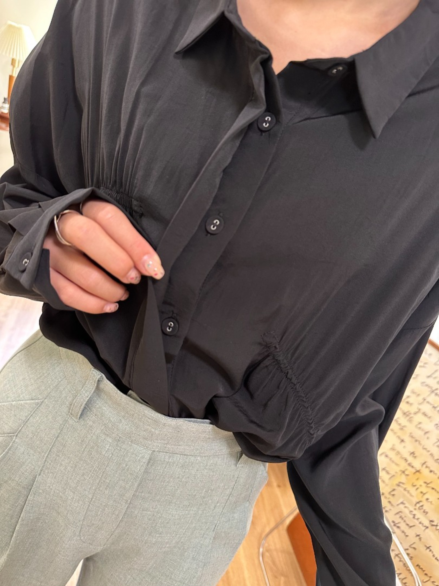 🇯🇵抓皺時尚絲滑襯衫/黑