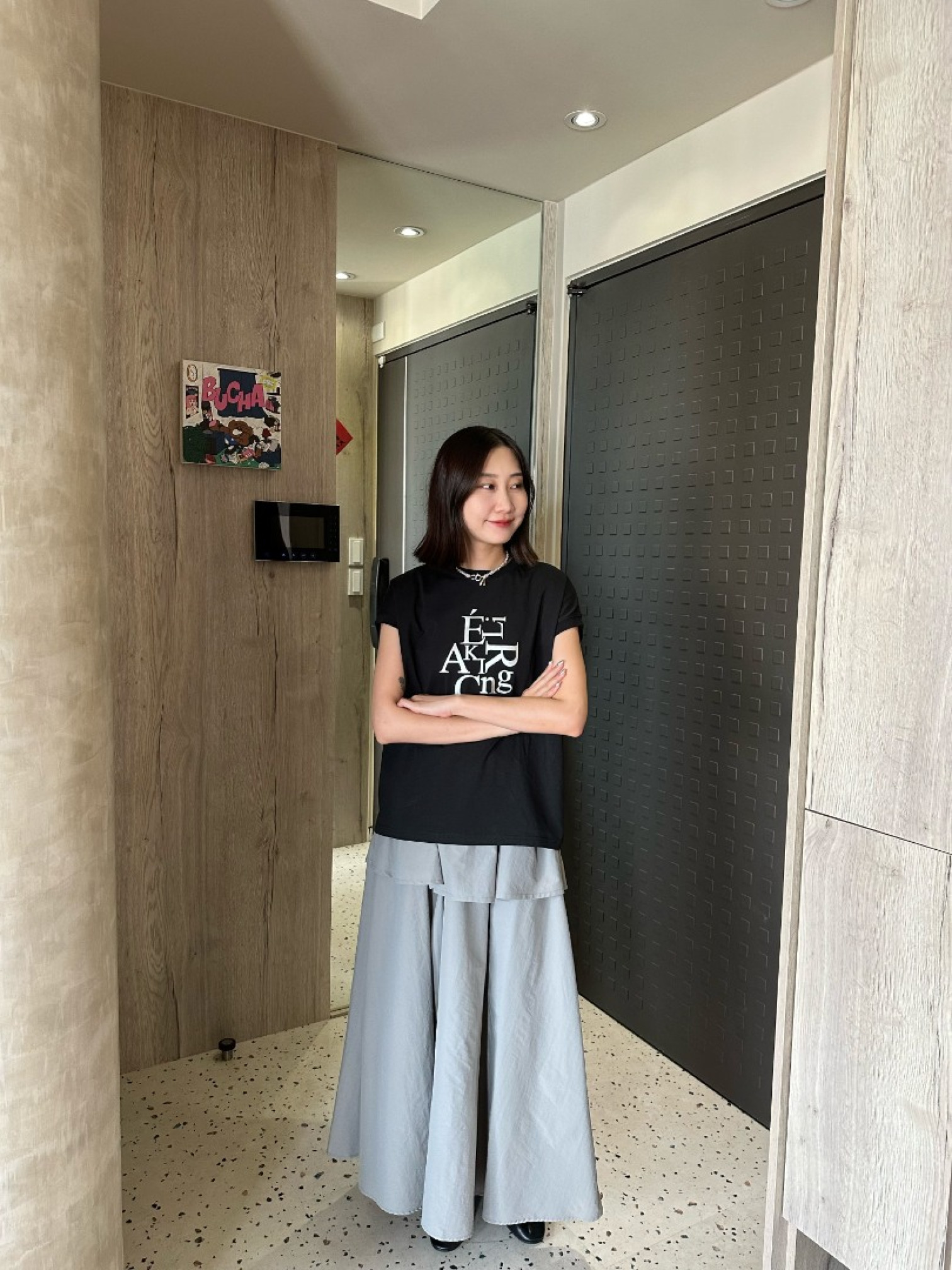 🇯🇵未來感銀色字母短T/黑