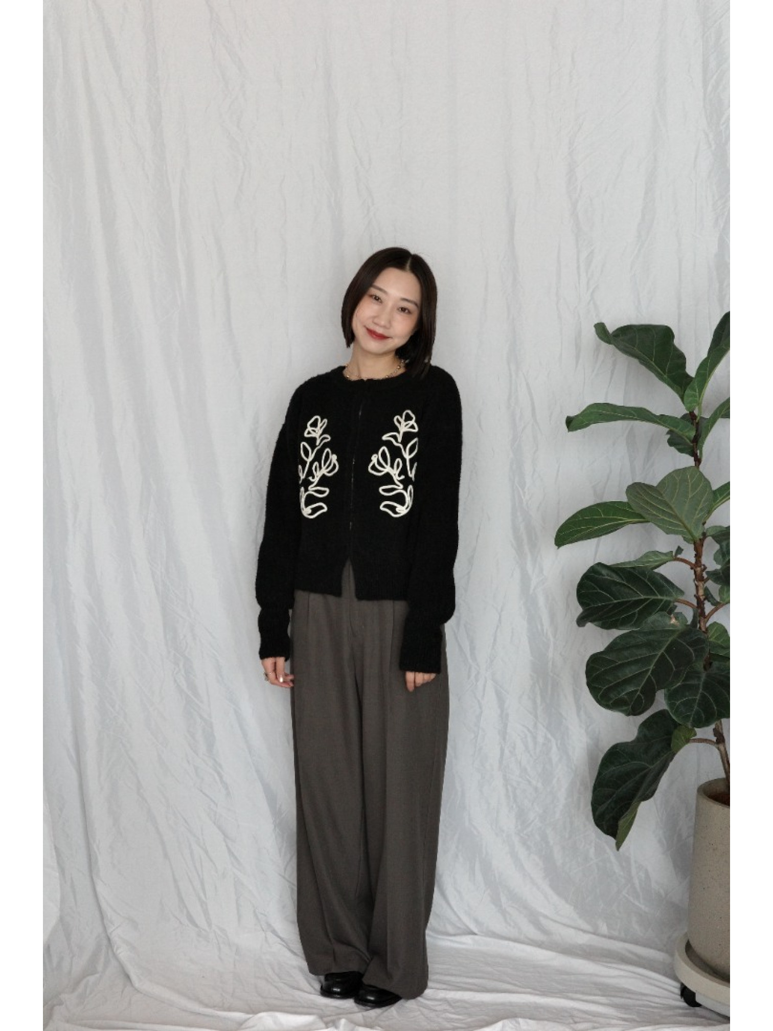 JP｜刺繡花卉羊毛開襟衫/黑