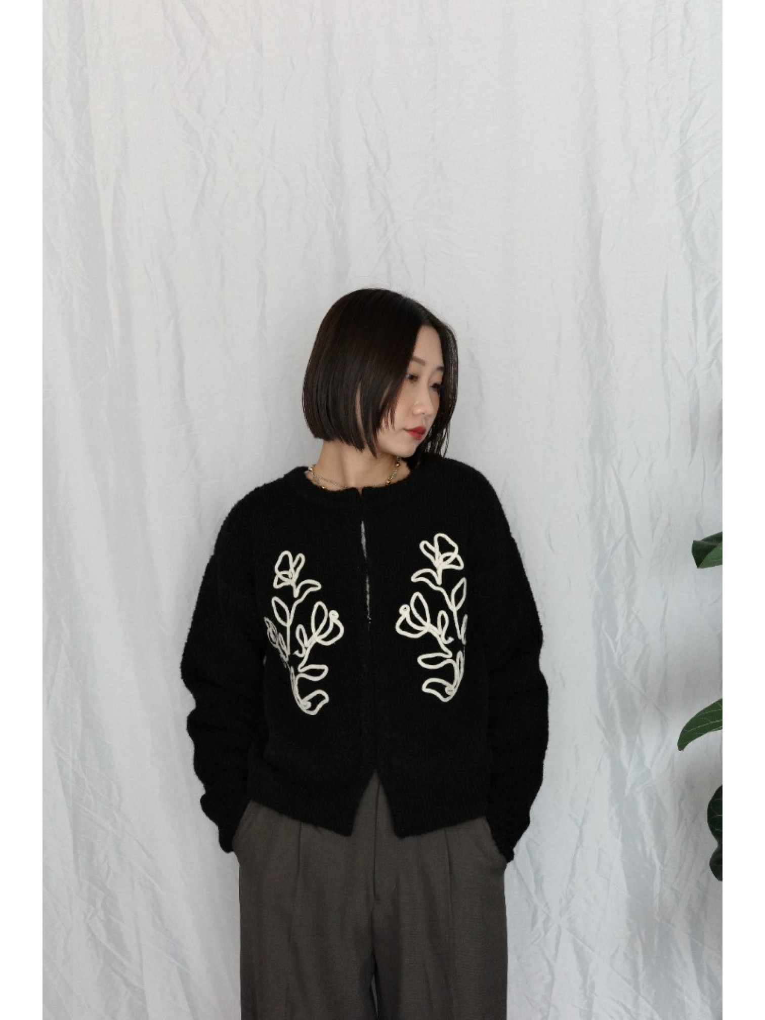 JP｜刺繡花卉羊毛開襟衫/黑