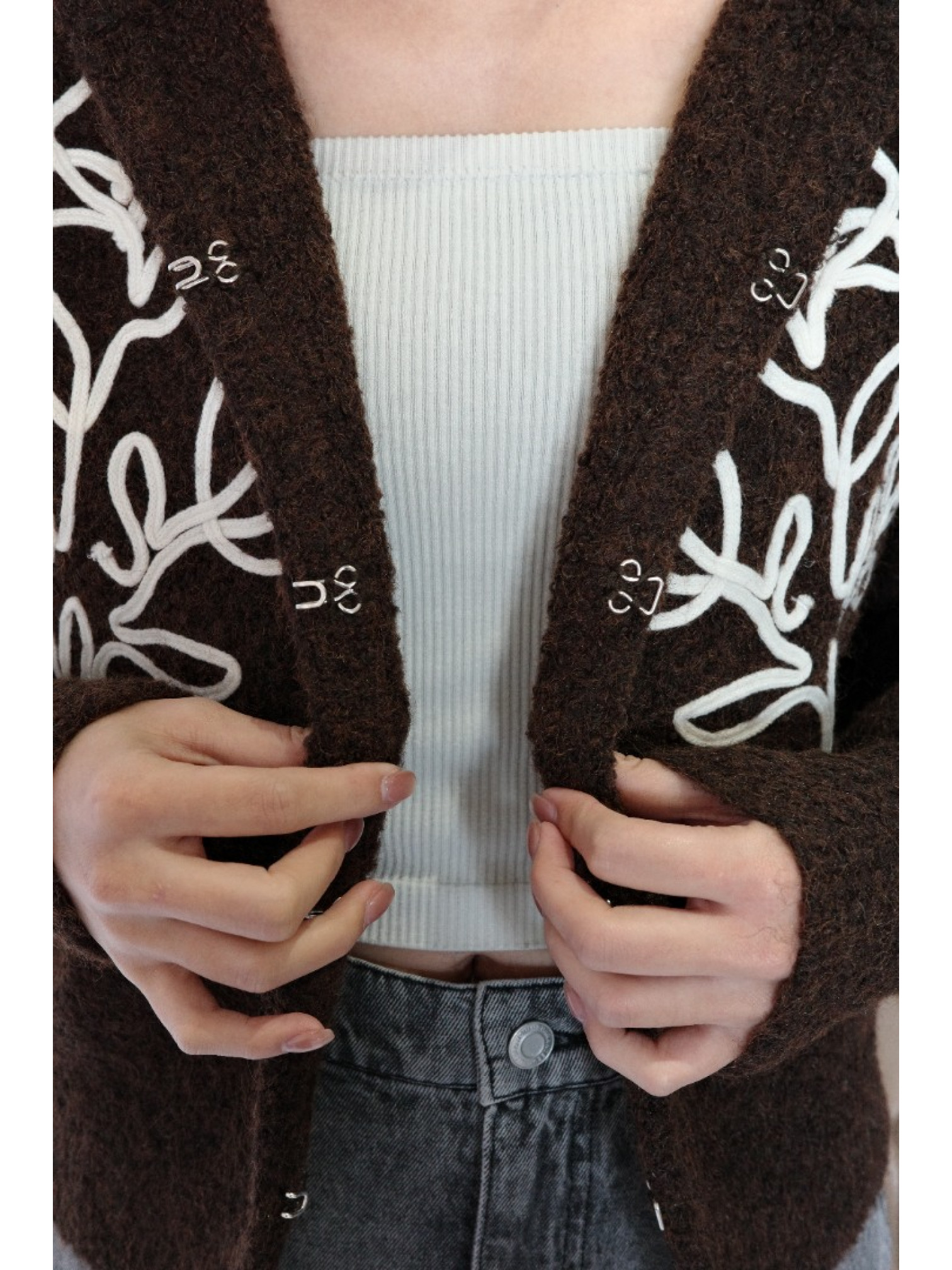 JP｜刺繡花卉羊毛開襟衫/咖